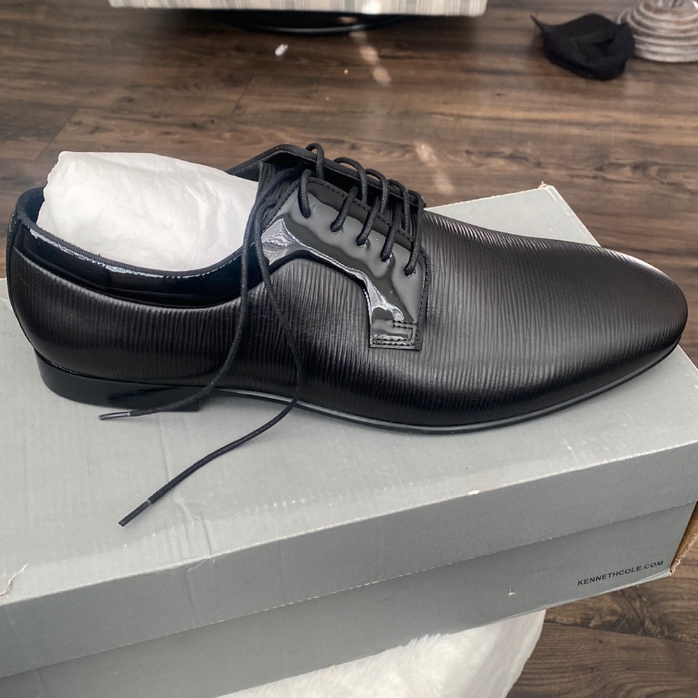Size 11 men’s black shoes